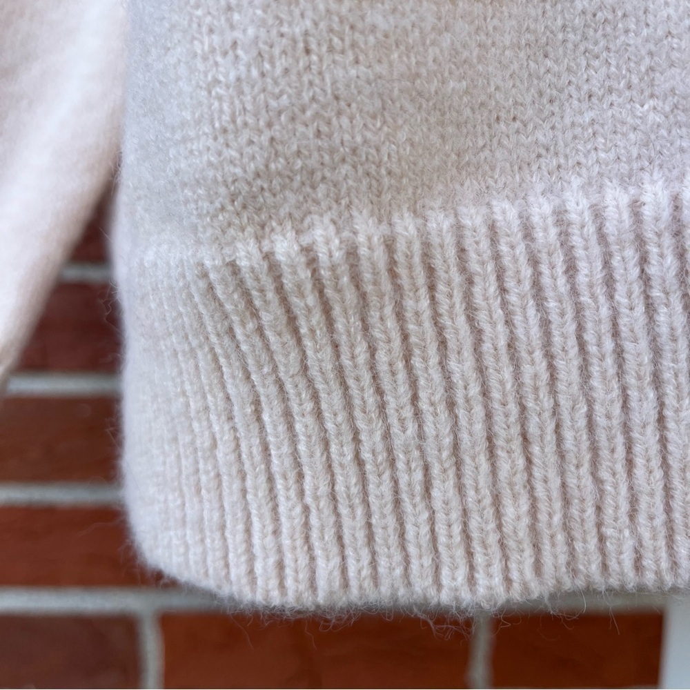 Unbranded Crew Neck Chevron Striped Pink and Gold Ombré Long Sleeve Sweater ⛄️ - Picture 3 of 8